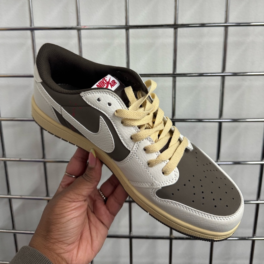 Nike Air Jordan 1 Retro Low OG SP Travis Scott Reverse Mocha Mens Size 9.5 - Picture 3 of 14